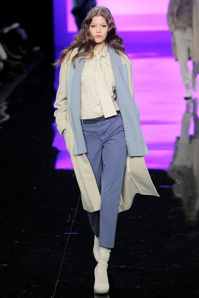 Look 15